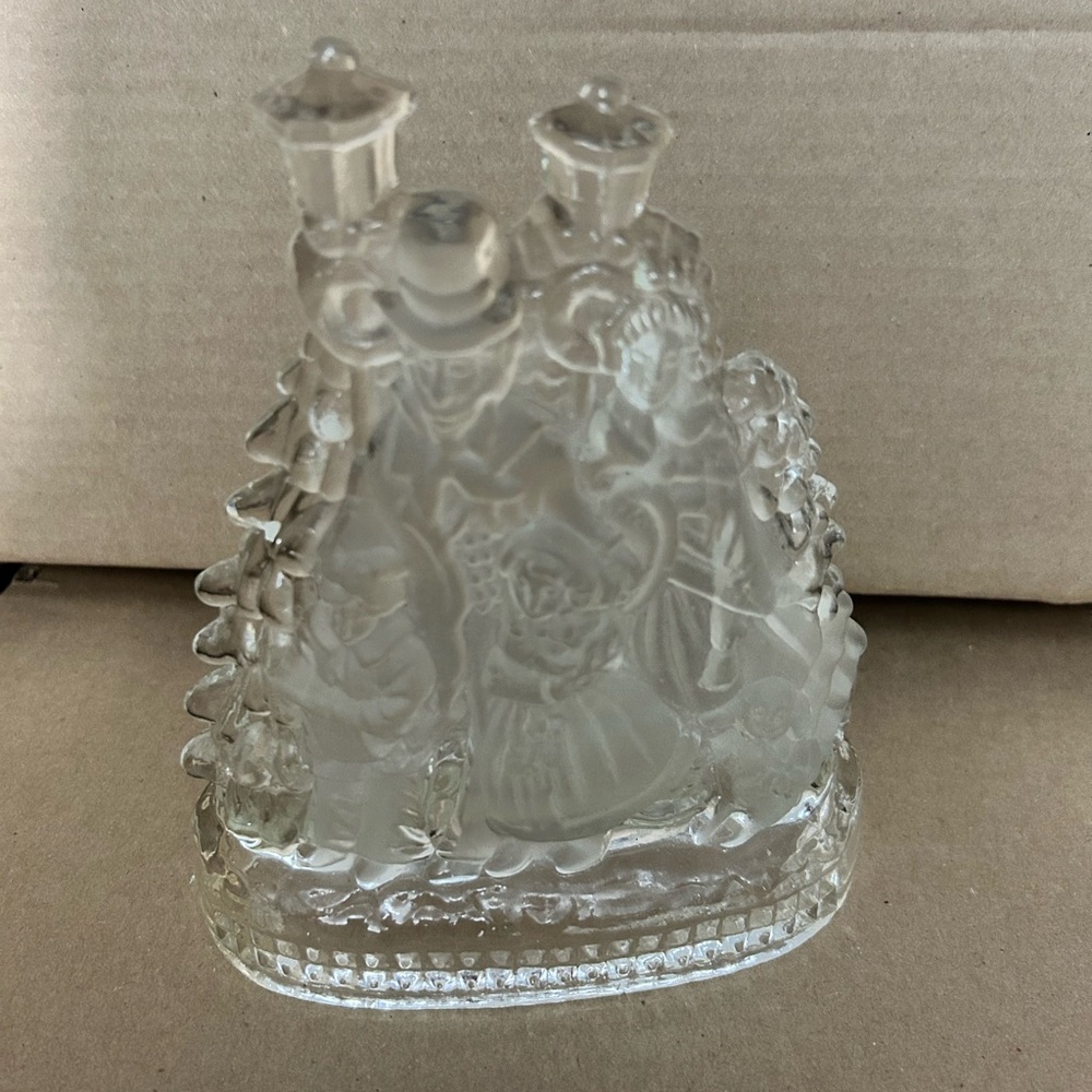 Vintage Victorian Christmas frosted glass tea light holder-carollers - preloved